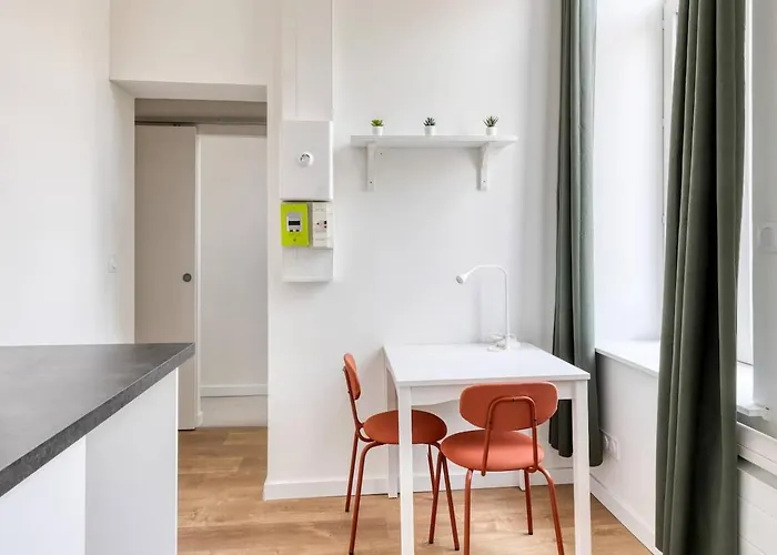 Azur 2 - Gare De Apartment